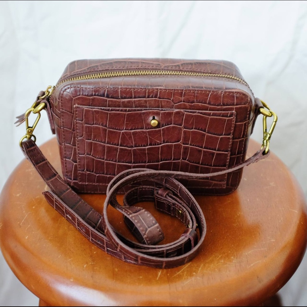 Madewell The Transport Camera Bag in Croc Embossed